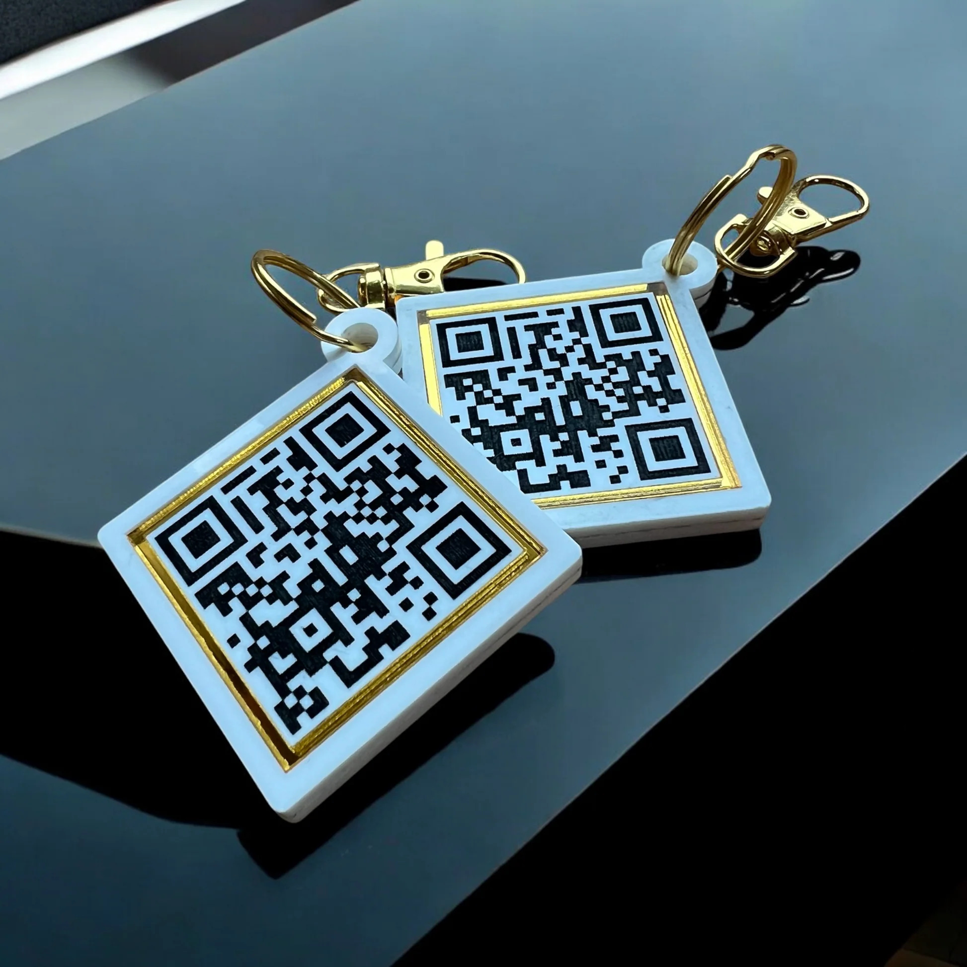 Cómo funciona un llavero con QR: simple, rápido y emocionante